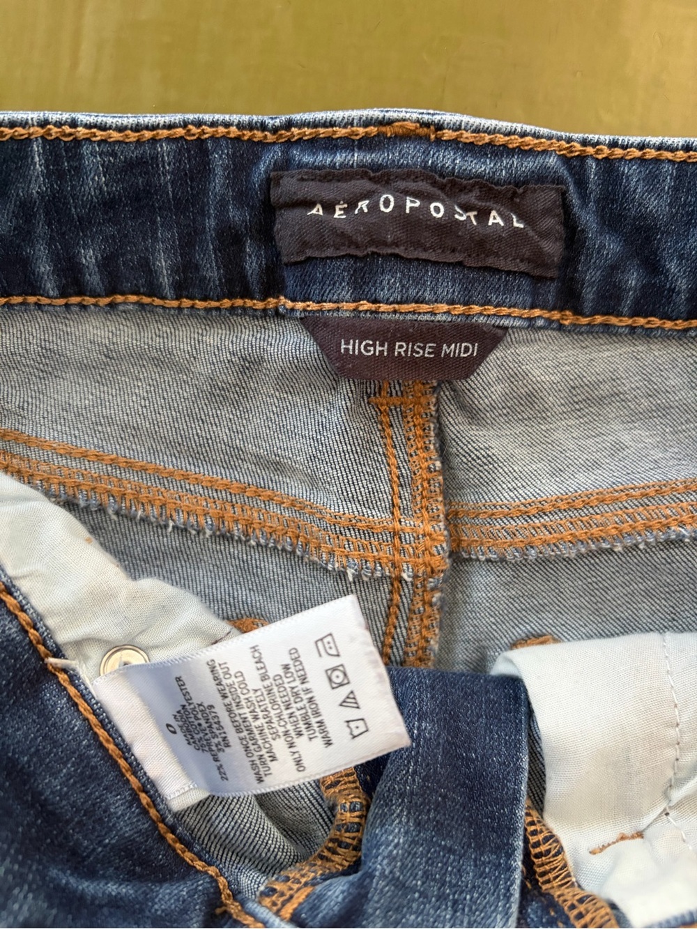 Aeropostale High Rise Midi Cuffed Shorts Size 0 Dark Blue Demin - Picture 3 of 3